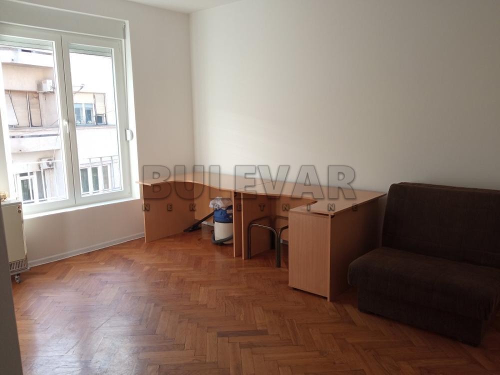 Glavna slika -Obrenovićeva,  Lokal za izdavanje, 44m2, 350€