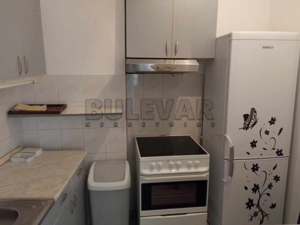Slika 5 - Obrenovićeva,  Lokal za izdavanje, 44m2, 350€