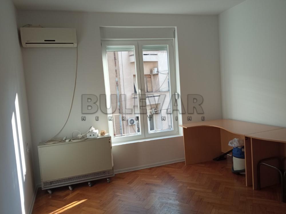 Slika 1 - Obrenovićeva,  Lokal za izdavanje, 44m2, 350€