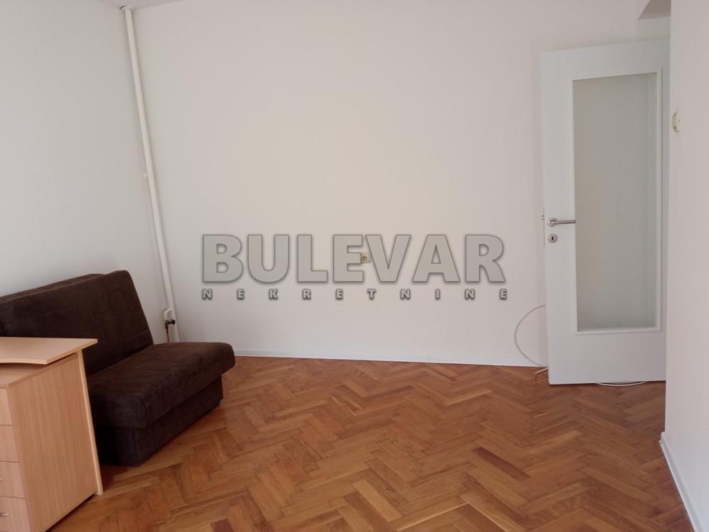Slika 2 - Obrenovićeva,  Lokal za izdavanje, 44m2, 350€