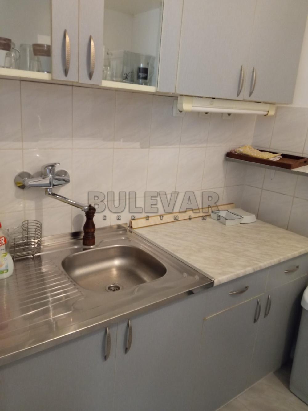 Slika 4 - Obrenovićeva,  Lokal za izdavanje, 44m2, 350€