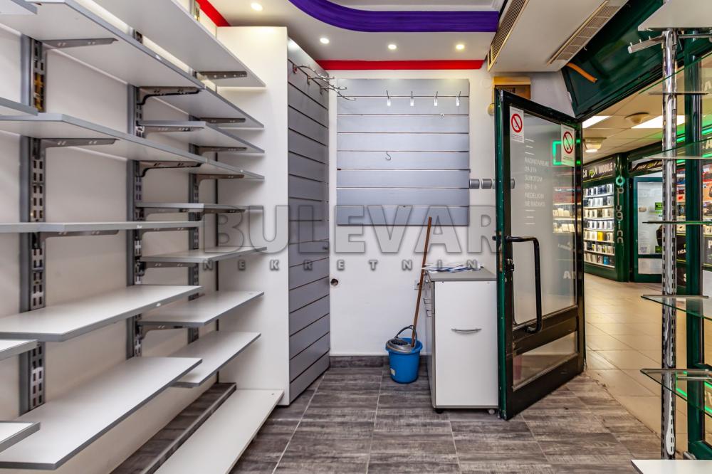 Slika 2 - Obrenovićeva,  Lokal na prodaju, 9m2, 18.000€