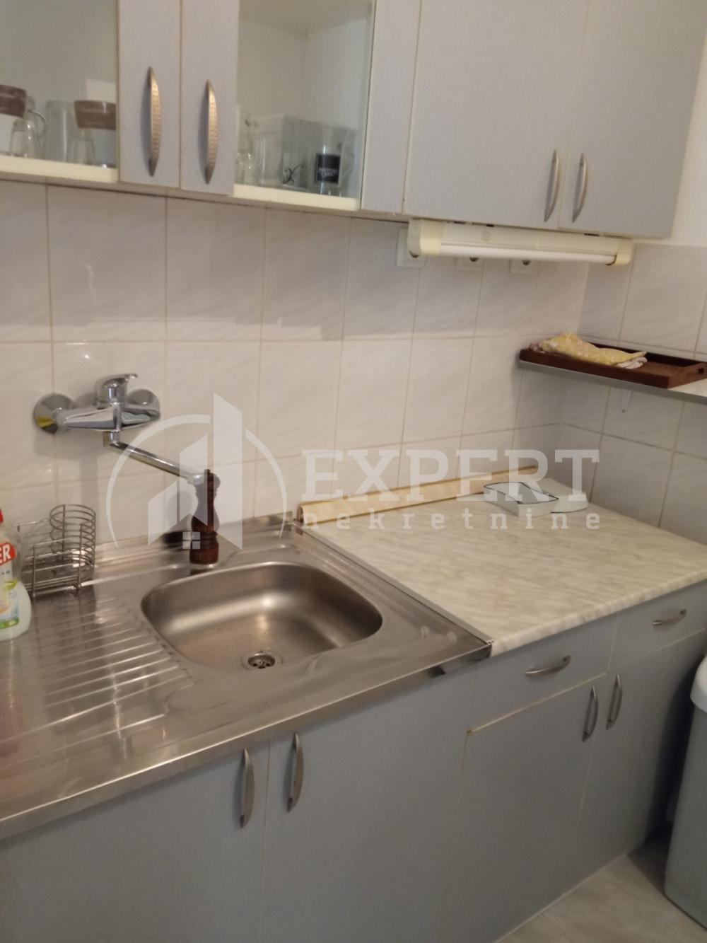 Slika 4 - Obrenovićeva,  Lokal za izdavanje, 44m2, 350€