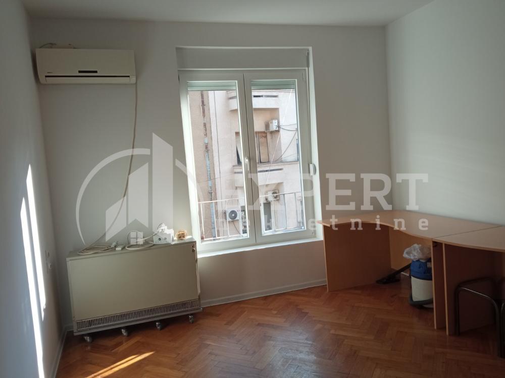 Slika 1 - Obrenovićeva,  Lokal za izdavanje, 44m2, 350€