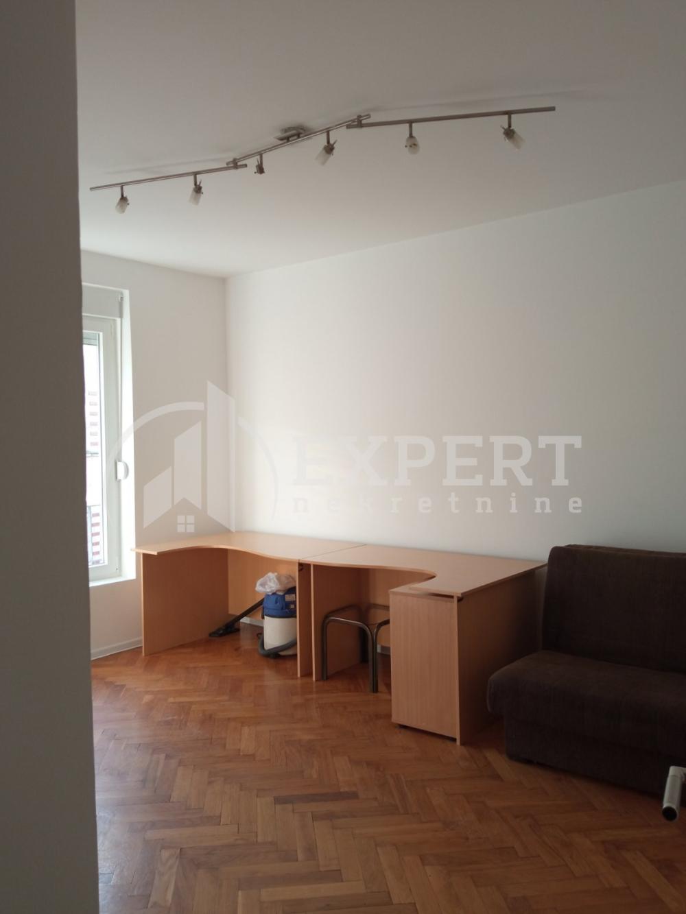 Slika 3 - Obrenovićeva,  Lokal za izdavanje, 44m2, 350€