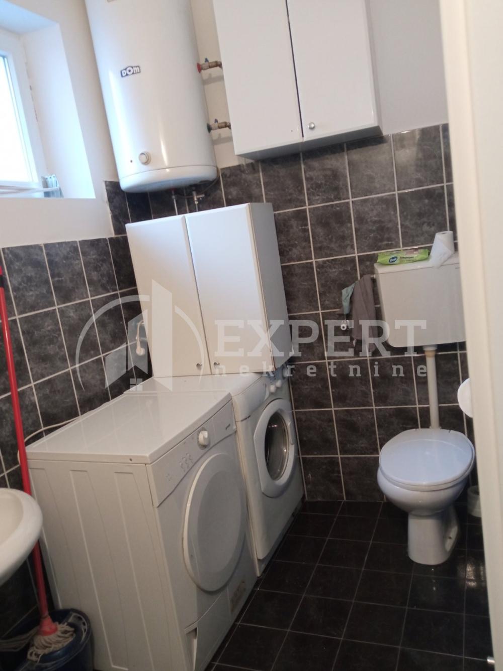 Slika 8 - Obrenovićeva,  Lokal za izdavanje, 44m2, 350€