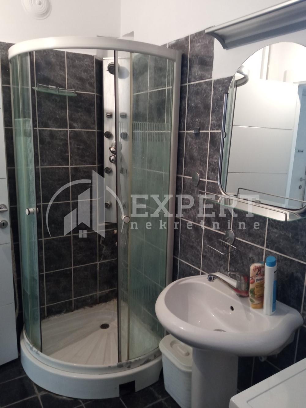 Slika 9 - Obrenovićeva,  Lokal za izdavanje, 44m2, 350€