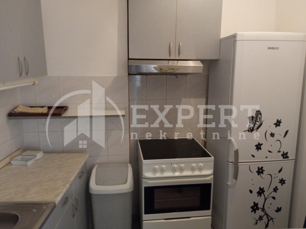 Slika 5 - Obrenovićeva,  Lokal za izdavanje, 44m2, 350€