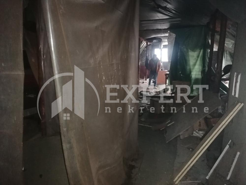 Slika 4 - Gabrovački put,  Kuća na prodaju, 390m2, 175.000€