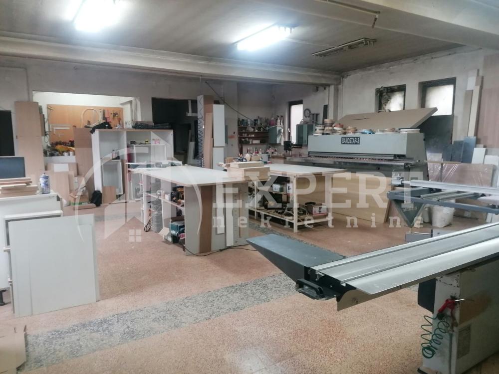 Slika 1 - Gabrovački put,  Kuća na prodaju, 390m2, 175.000€