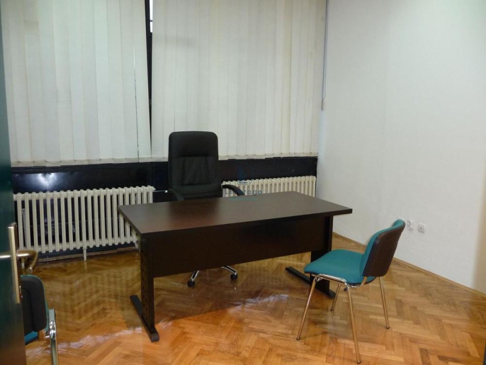 Slika 4 - Bulevar Arsenija Čarnojevića,  Lokal na prodaju, 188m2, 398.000€