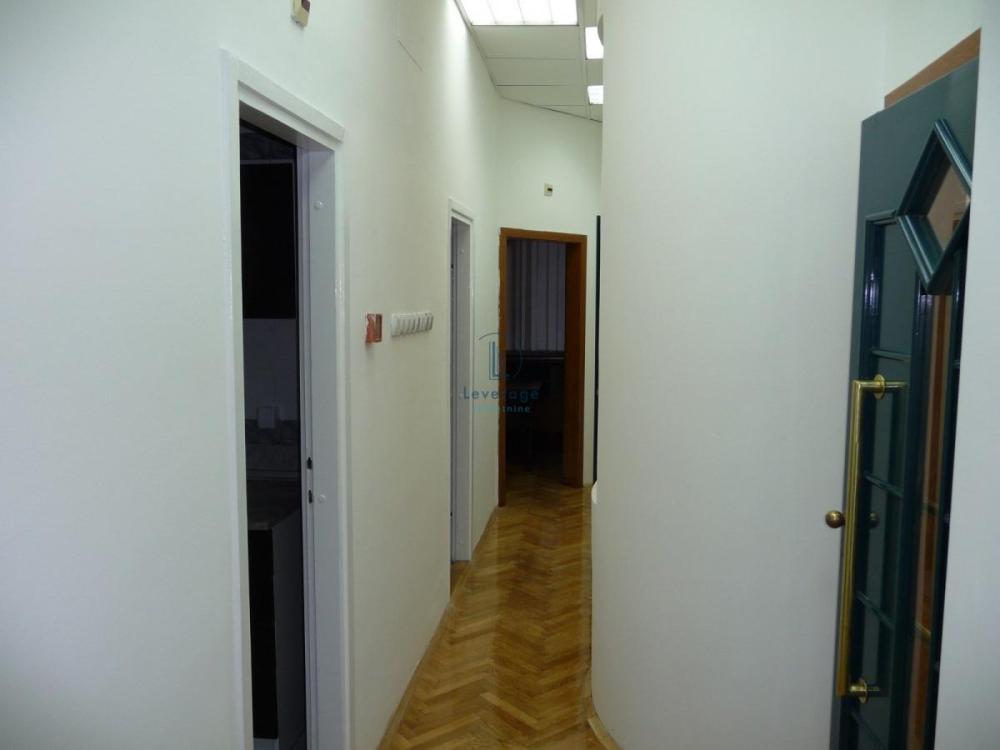 Slika 5 - Bulevar Arsenija Čarnojevića,  Lokal na prodaju, 188m2, 398.000€