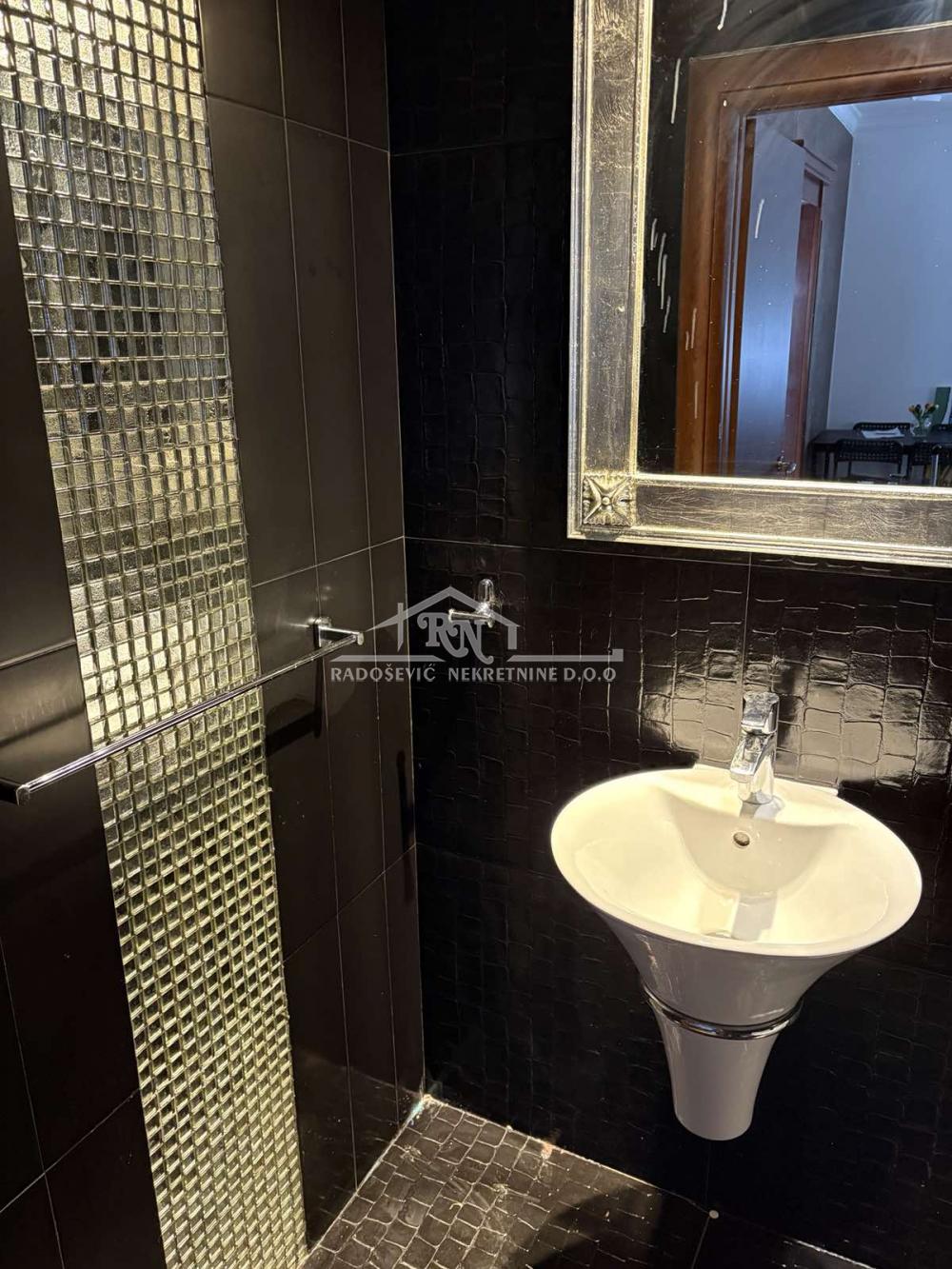 Slika 4 - Luke Vojvodića, Četvorosoban stan na prodaju, 95m2, 260.000€