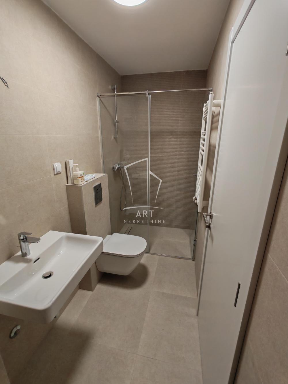 Slika 9 - Kneza Višeslava,  Lokal za izdavanje, 76m2, 950€