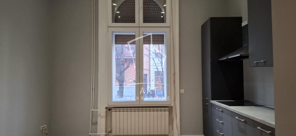 Slika 1 - Francuska,  Lokal za izdavanje, 44m2, 750€