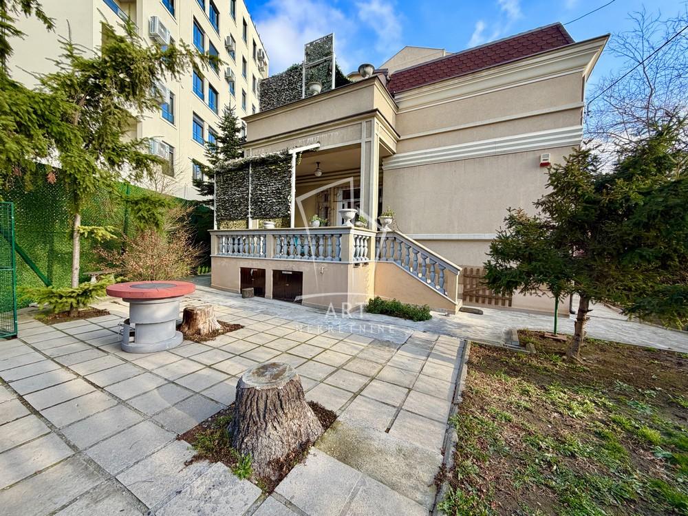 Slika 1 - Lazara Tasića,  Kuća na prodaju, 244m2, 850.000€