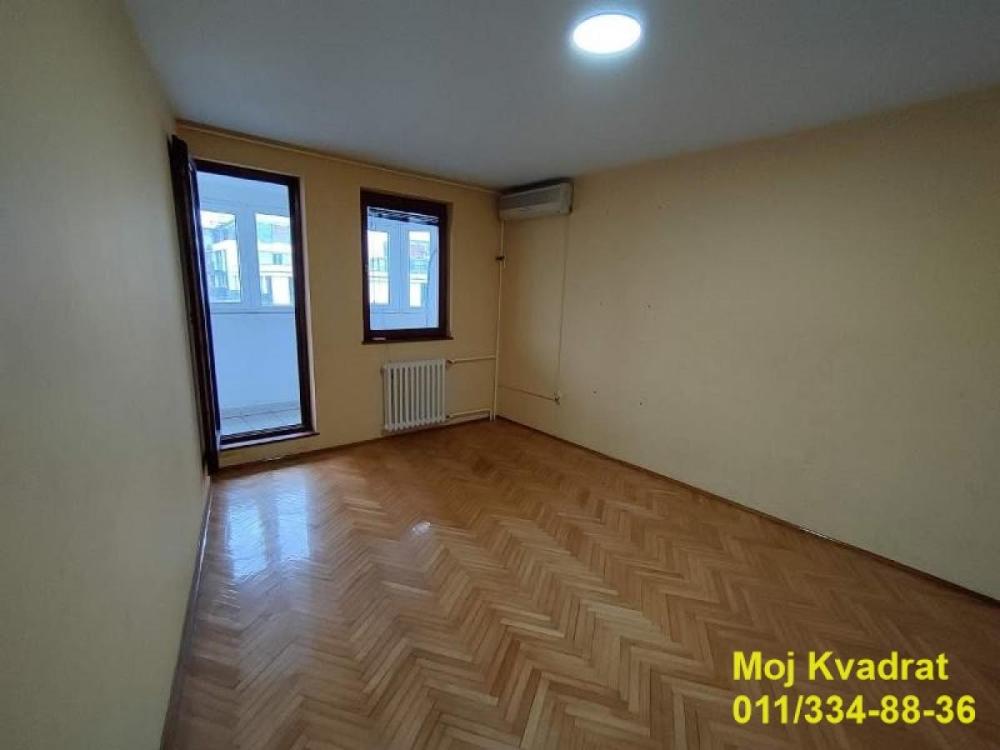 Slika 8 - Četvorosoban stan za izdavanje, 160m2, 1.650€
