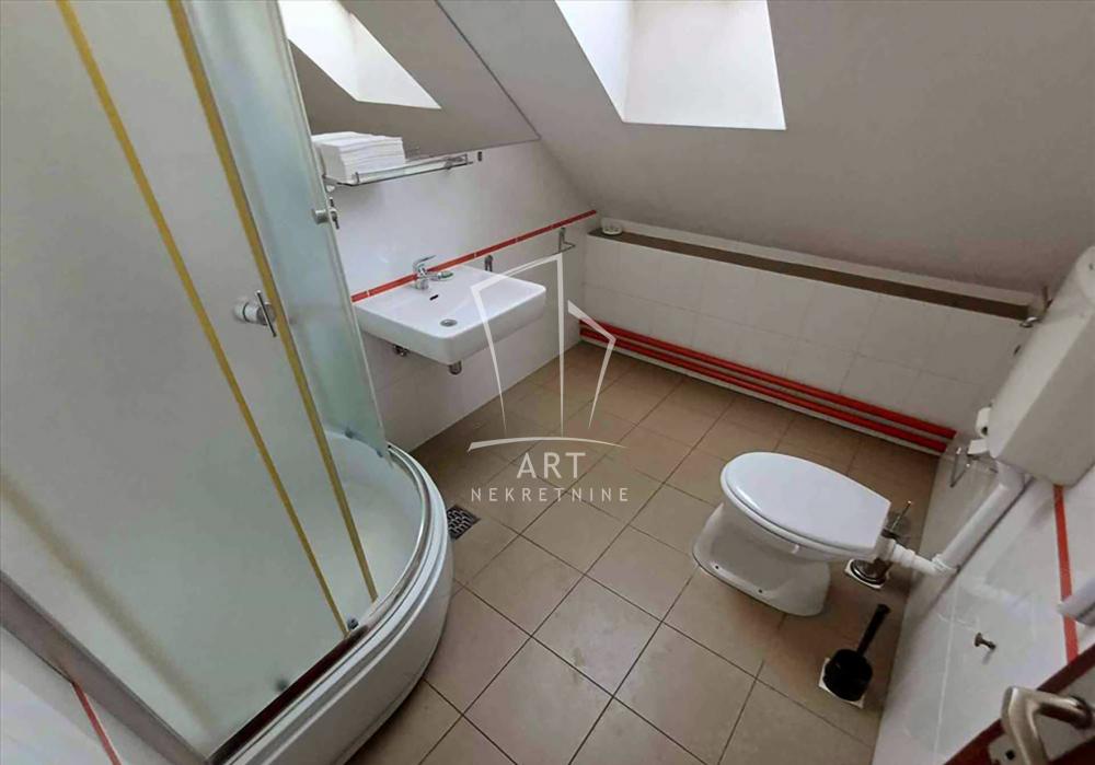 Slika 8 - Braće Grim, Trosoban stan za izdavanje, 126m2, 690€