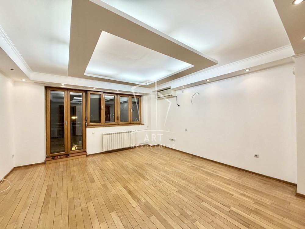 Slika 1 - Cara Nikolaja II, Trosoban stan na prodaju, 90m2, 432.000€