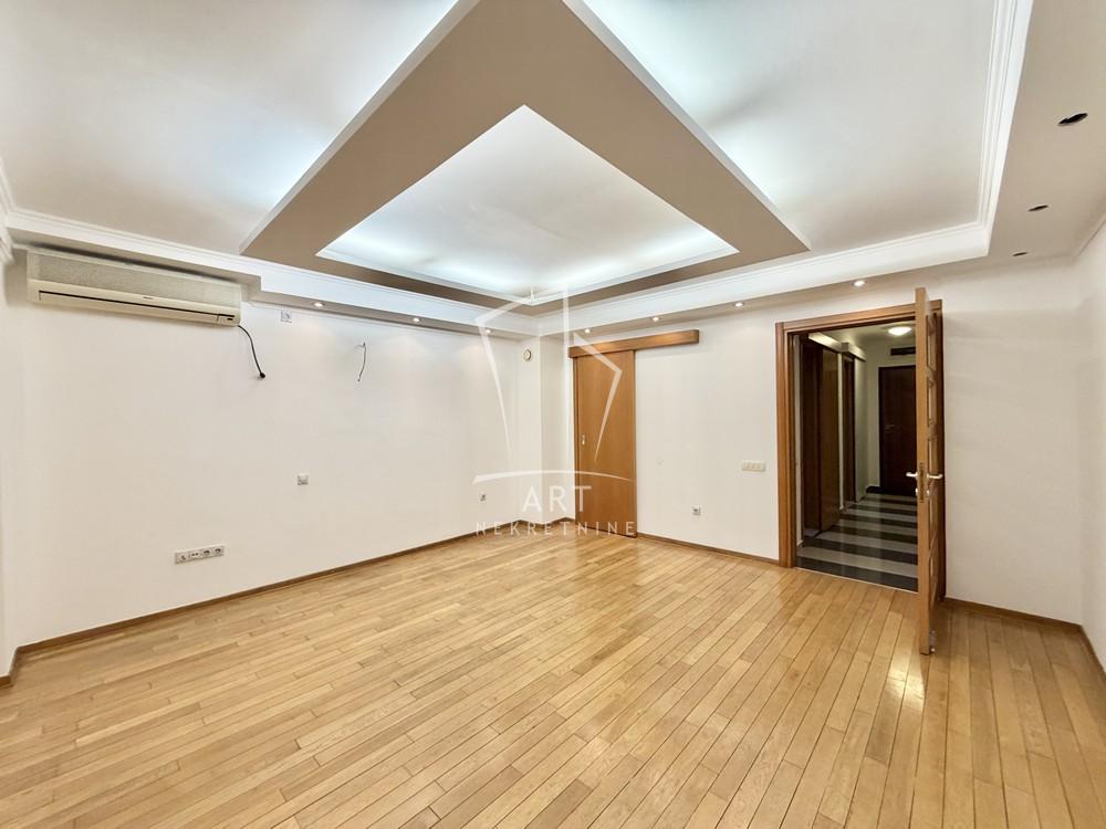 Slika 2 - Cara Nikolaja II, Trosoban stan na prodaju, 90m2, 432.000€