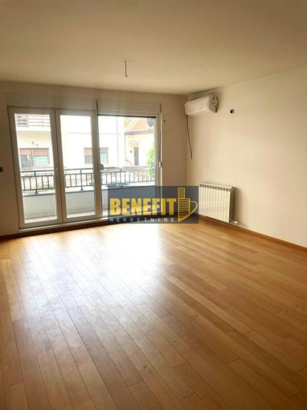 Glavna slika -Četvorosoban stan na prodaju, 88m2, 308.000€