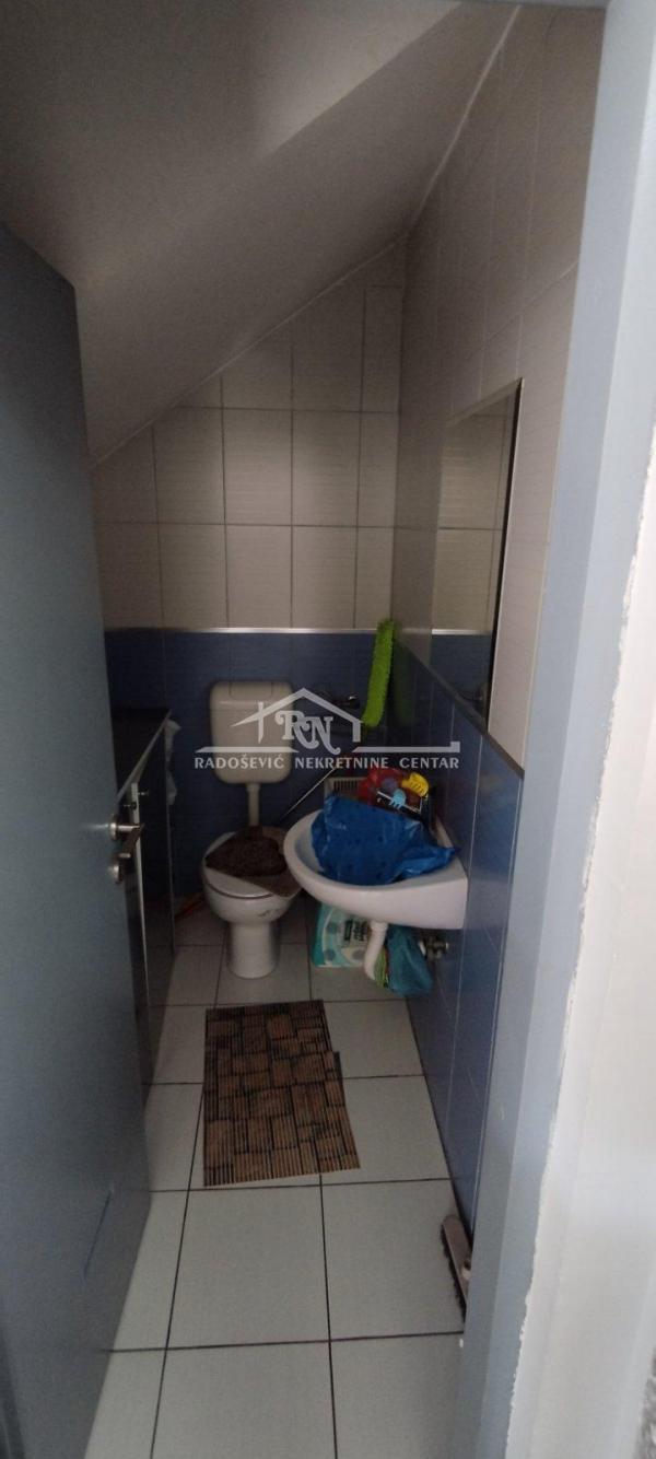 Slika 2 - Trg Branka Radičevića,  Lokal za izdavanje, 130m2, 1.700€