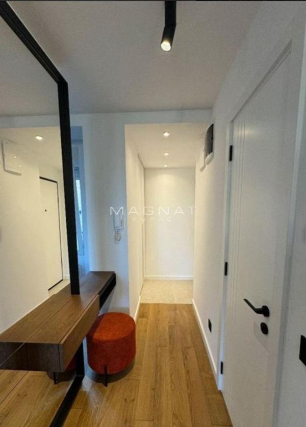 Slika 11 - Antifašističke borbe, Trosoban stan za izdavanje, 75m2, 1.200€