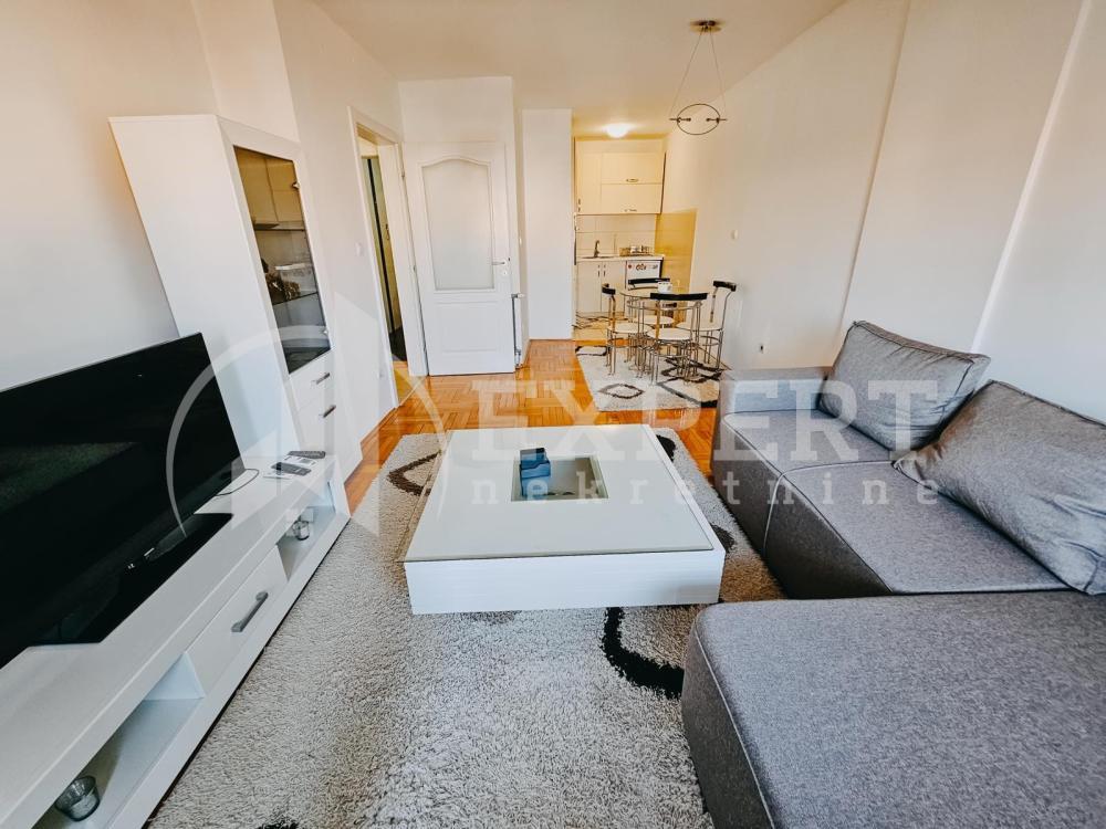 Glavna slika -Vožda Karađorđa, Trosoban stan za izdavanje, 70m2, 450€