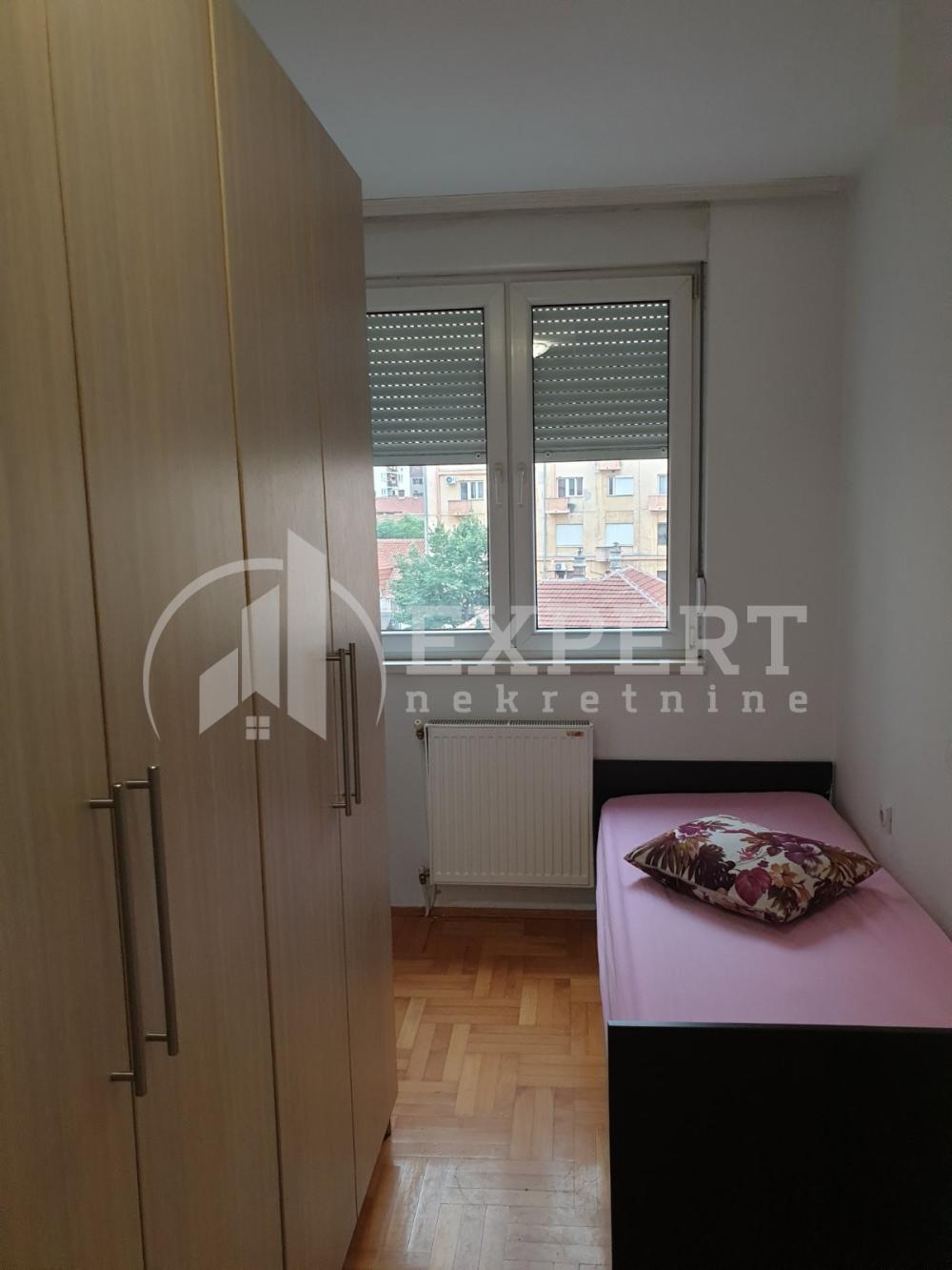 Slika 11 - Kej Kola srpskih sestara, Jednoiposoban stan za izdavanje, 42m2, 300€