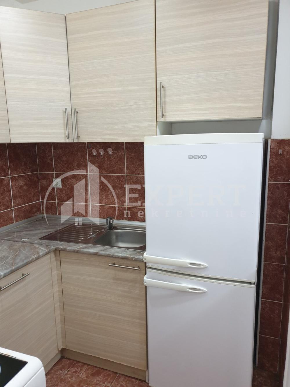 Slika 9 - Kej Kola srpskih sestara, Jednoiposoban stan za izdavanje, 42m2, 300€
