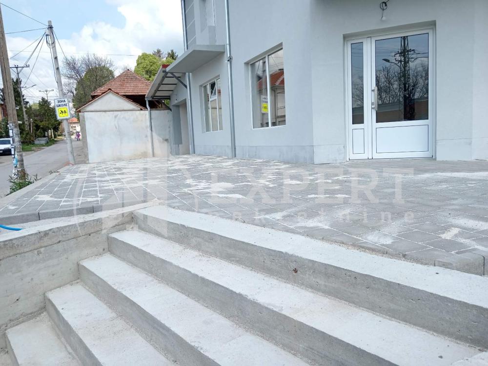 Slika 8 - Trg kralja Aleksandra Ujedinitelja,  Lokal za izdavanje, 130m2, 450€