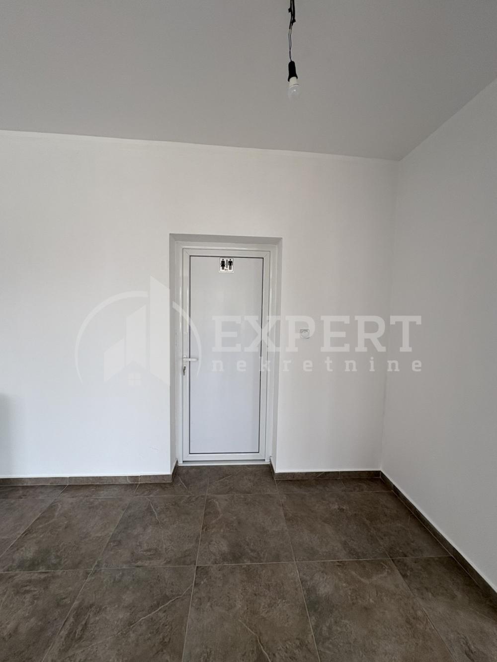 Slika 5 - Trg kralja Aleksandra Ujedinitelja,  Lokal za izdavanje, 130m2, 450€