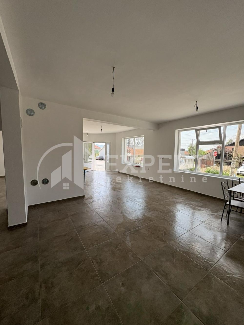 Slika 2 - Trg kralja Aleksandra Ujedinitelja,  Lokal za izdavanje, 130m2, 450€