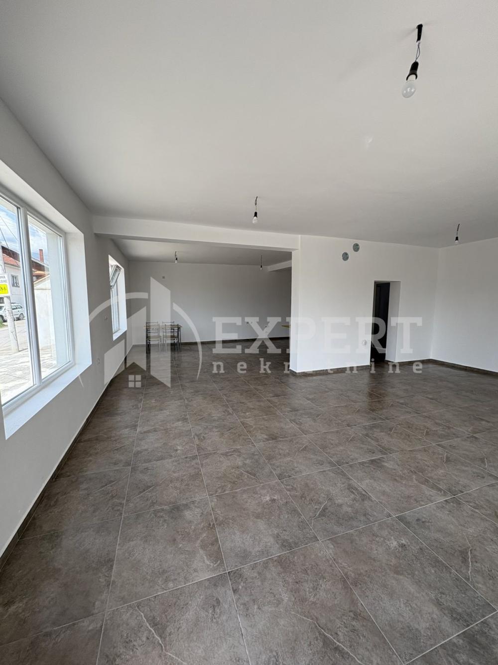 Slika 3 - Trg kralja Aleksandra Ujedinitelja,  Lokal za izdavanje, 130m2, 450€