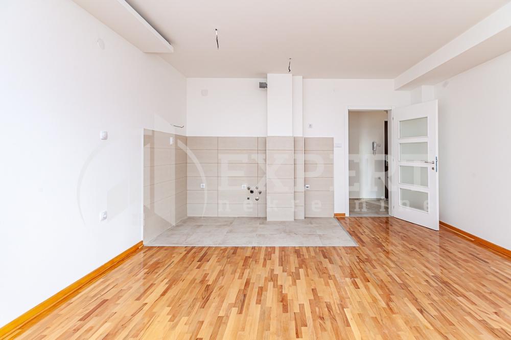 Slika 1 - Knjaževačka,  Lokal za izdavanje, 46m2, 300€