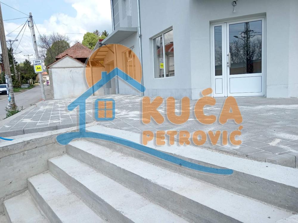 Slika 8 - Trg kralja Aleksandra Ujedinitelja,  Lokal za izdavanje, 130m2, 450€