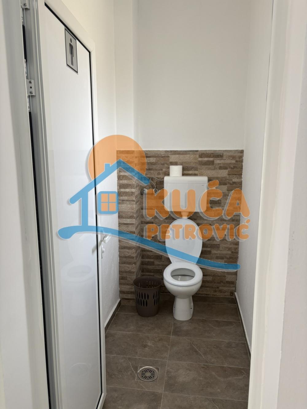 Slika 7 - Trg kralja Aleksandra Ujedinitelja,  Lokal za izdavanje, 130m2, 450€