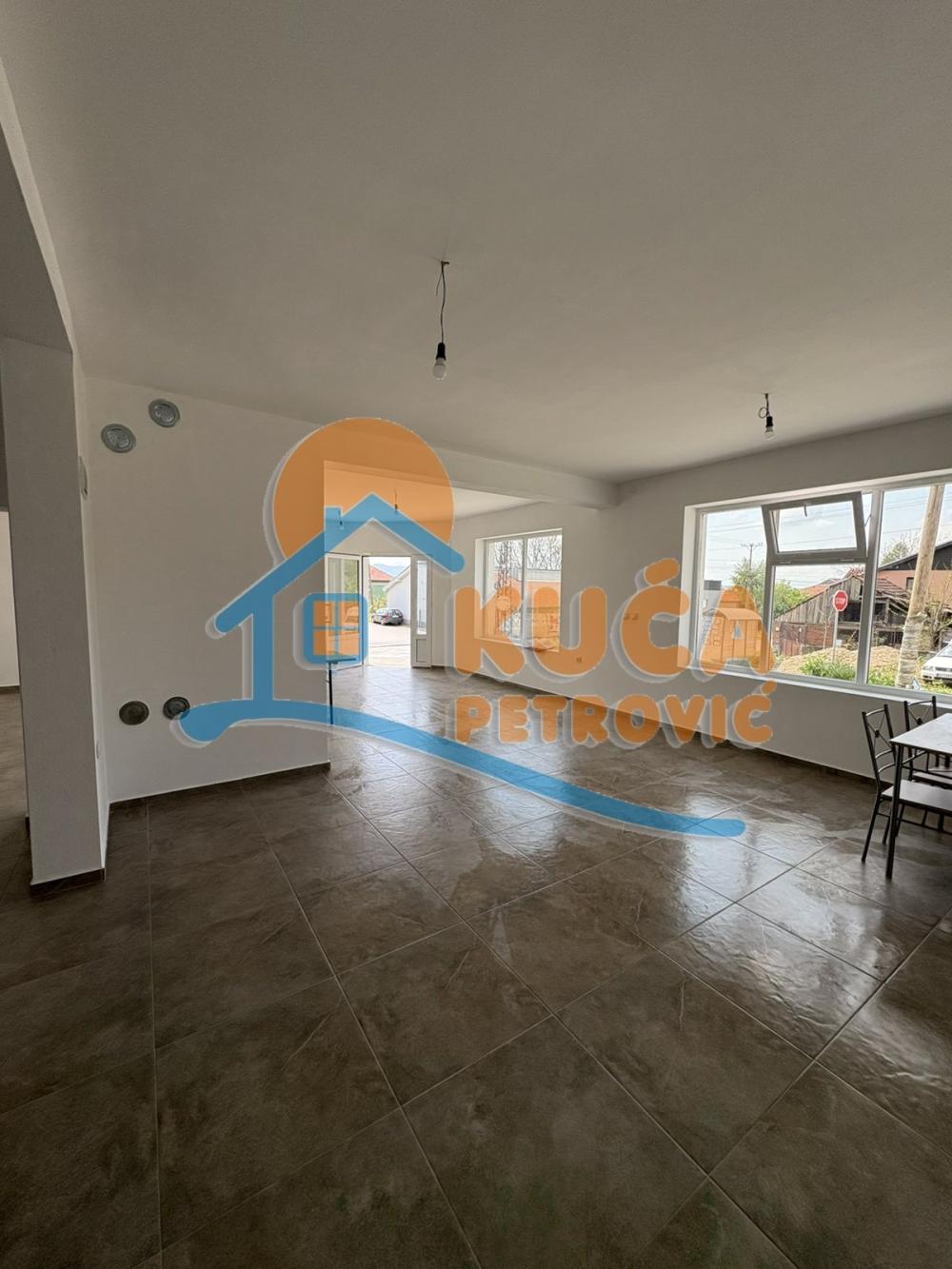 Slika 2 - Trg kralja Aleksandra Ujedinitelja,  Lokal za izdavanje, 130m2, 450€