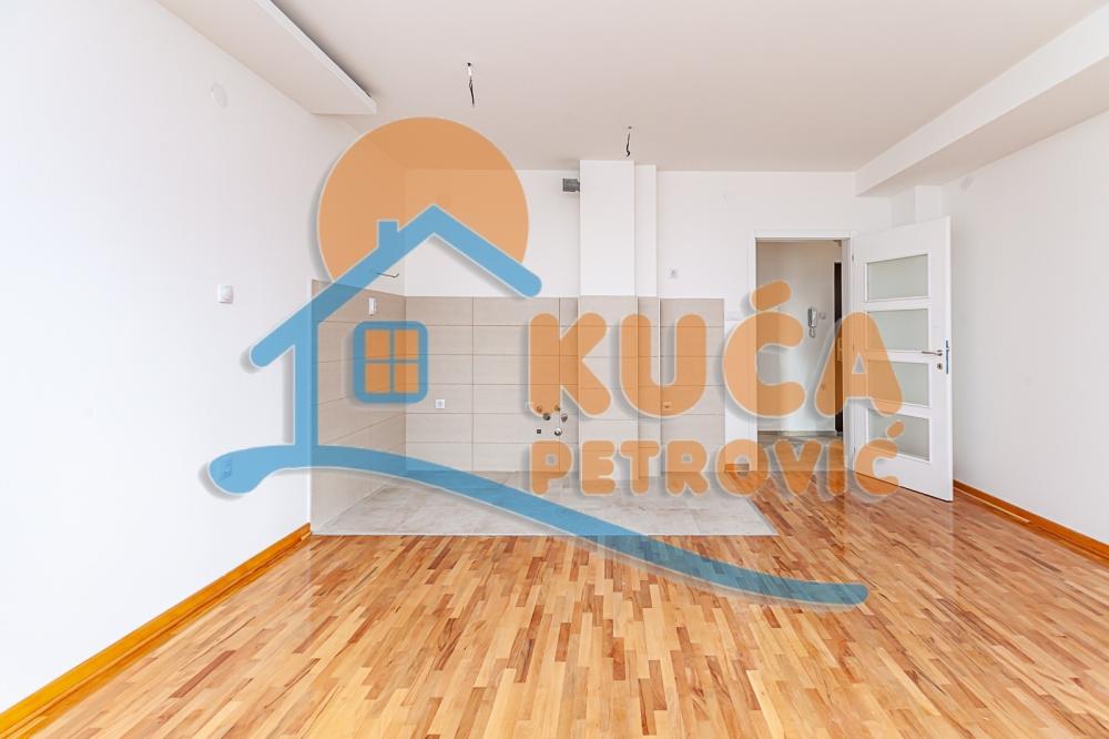 Slika 1 - Knjaževačka,  Lokal za izdavanje, 46m2, 300€