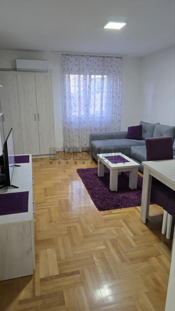 Slika 3 - Jovana Ristića, Dvosoban stan za izdavanje, 51m2, 350€