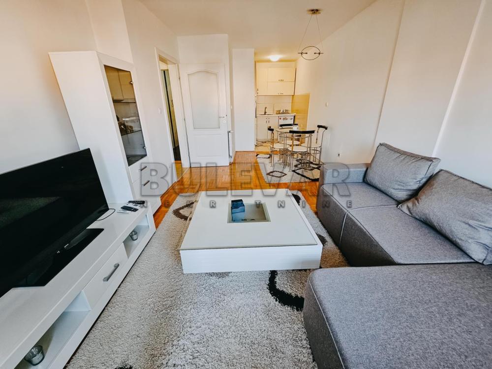 Glavna slika -Vožda Karađorđa, Trosoban stan za izdavanje, 70m2, 450€