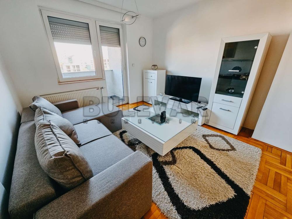 Slika 1 - Vožda Karađorđa, Trosoban stan za izdavanje, 70m2, 450€