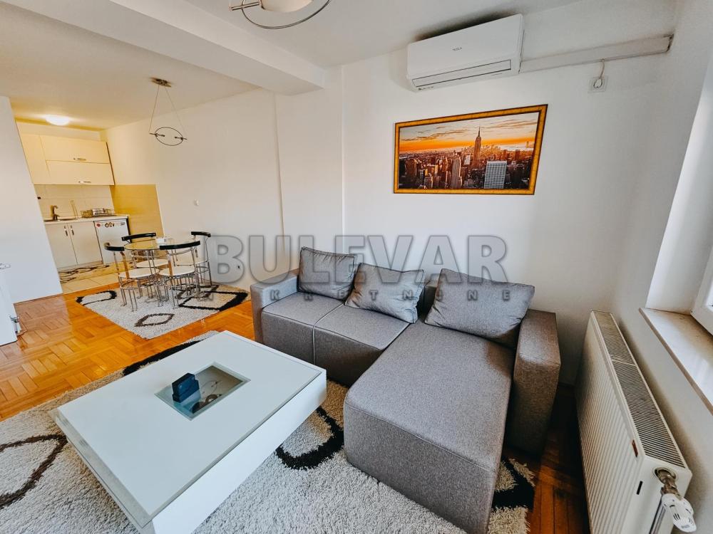 Slika 3 - Vožda Karađorđa, Trosoban stan za izdavanje, 70m2, 450€