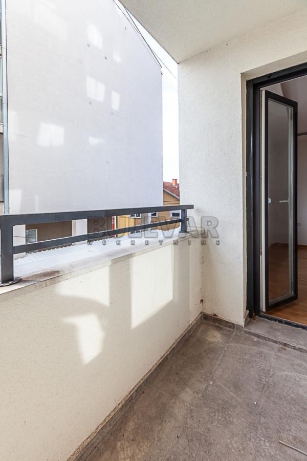 Slika 8 - Knjaževačka,  Lokal za izdavanje, 46m2, 300€