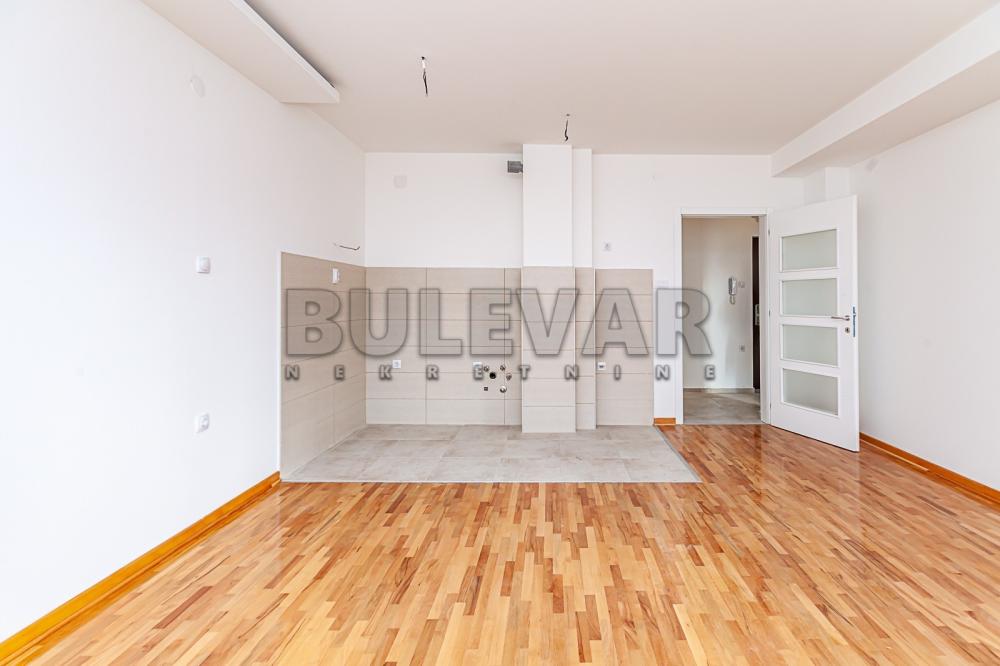 Slika 1 - Knjaževačka,  Lokal za izdavanje, 46m2, 300€