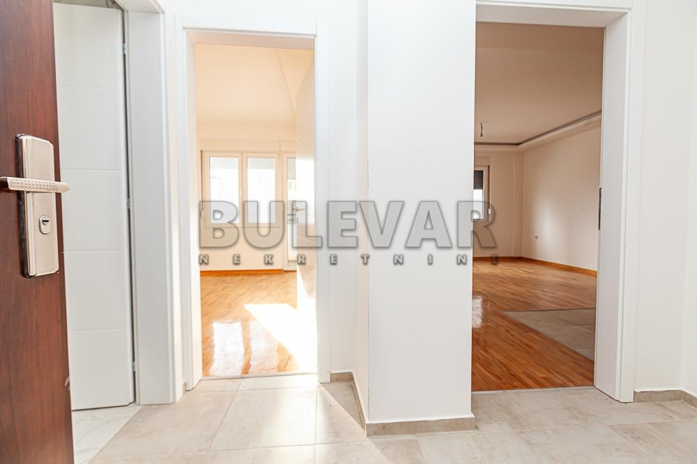 Slika 9 - Knjaževačka,  Lokal za izdavanje, 46m2, 300€