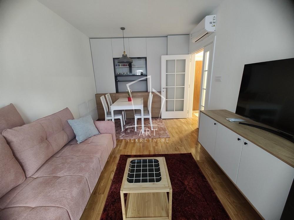 Slika 1 - Bulevar Kralja Aleksandra, Trosoban stan za izdavanje, 70m2, 1.000€