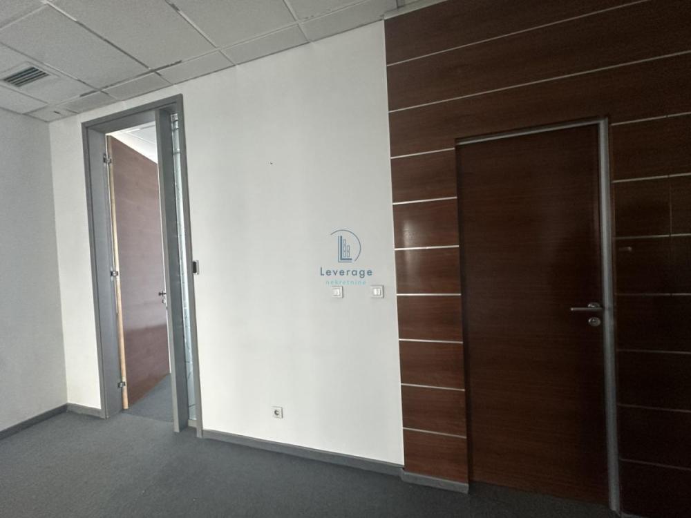 Slika 11 - Bulevar Mihajla Pupina,  Lokal za izdavanje, 400m2, 8.000€