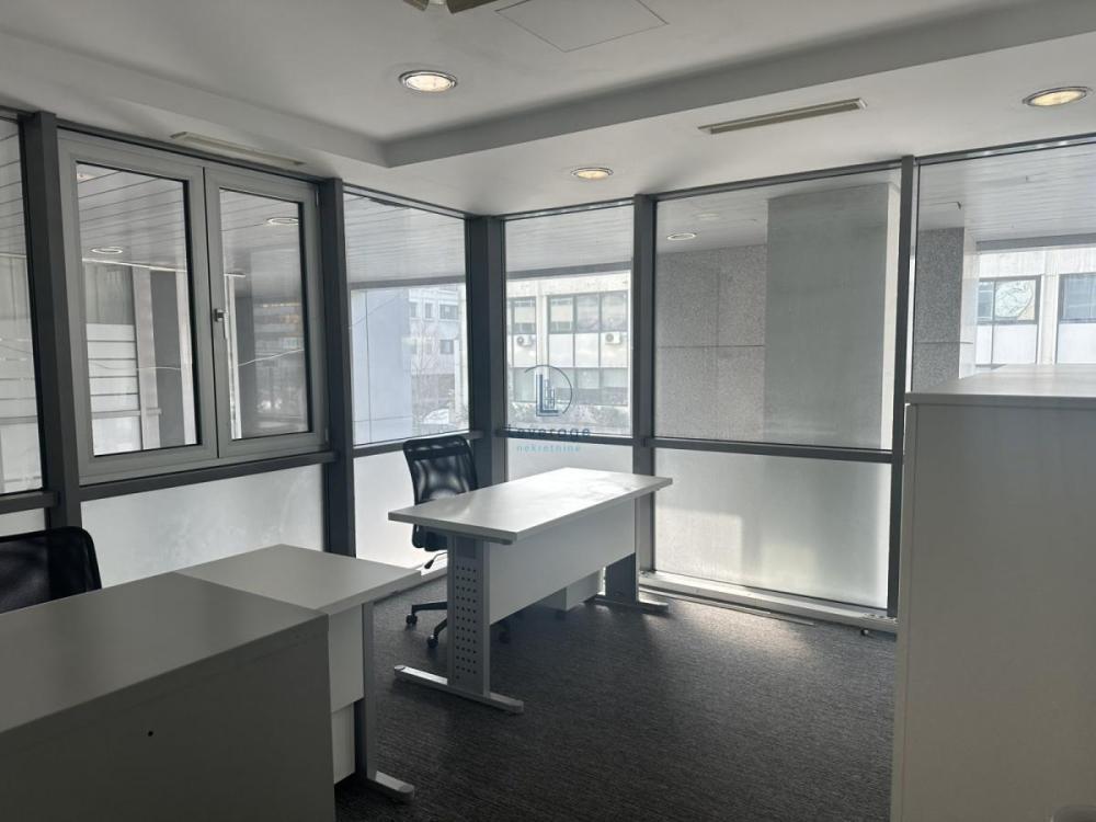 Glavna slika -Bulevar Mihajla Pupina,  Lokal za izdavanje, 400m2, 8.000€