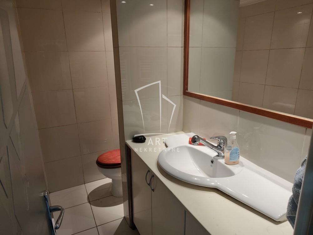 Slika 10 - Bulevar despota Stefana,  Lokal za izdavanje, 126m2, 3.500€